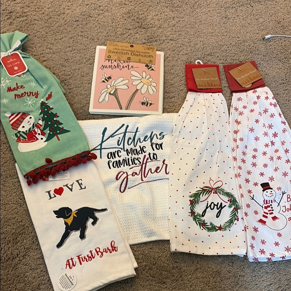 Hallmark Festive Kitchen Linens Set - Red, Green, White